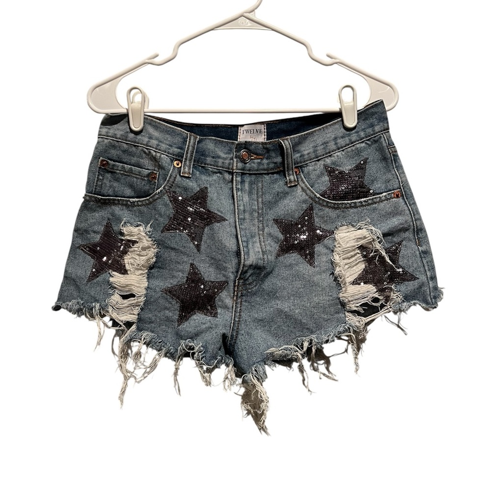 Trendy Blue Star-Patterned Distressed Jean Shorts
